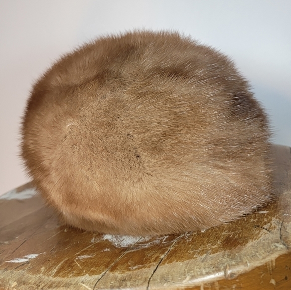 100% real fur vintage hat. Made in Canada. Small. - Picture 9 of 13